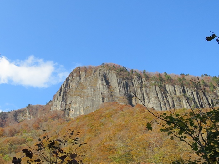 磐司岩の紅葉